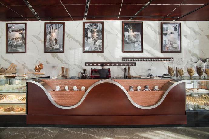 Imagen del bar/restaurante del Hotel Renaissance Beijing Capital. Foto 3