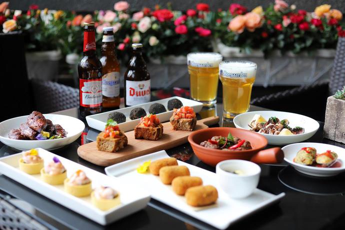 Imagen del bar/restaurante del Hotel Renaissance Beijing Capital. Foto 6