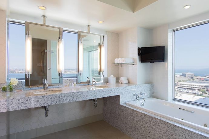 Imagen de la habitación del Hotel Renaissance Boston Seaport. Foto 18