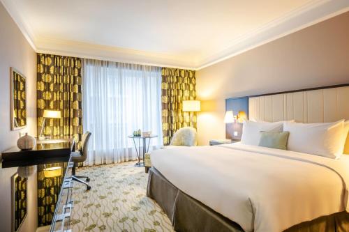 Imagen de la habitación del Hotel Renaissance Brussels. Foto 8