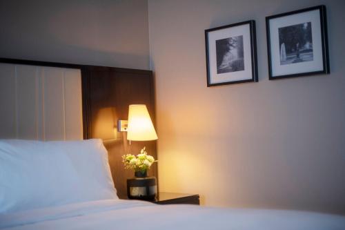 Imagen de la habitación del Hotel Renaissance Brussels. Foto 9