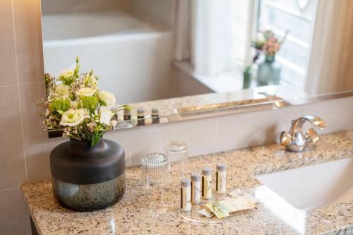 Imagen de la habitación del Hotel Renaissance Brussels. Foto 10