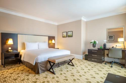 Imagen de la habitación del Hotel Renaissance Brussels. Foto 16