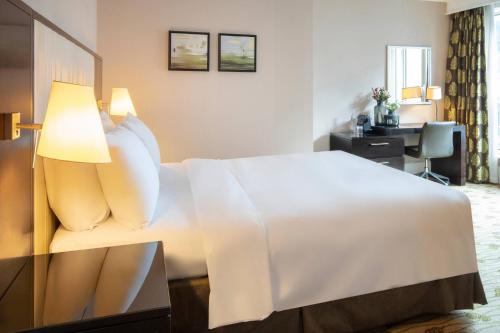 Imagen de la habitación del Hotel Renaissance Brussels. Foto 20