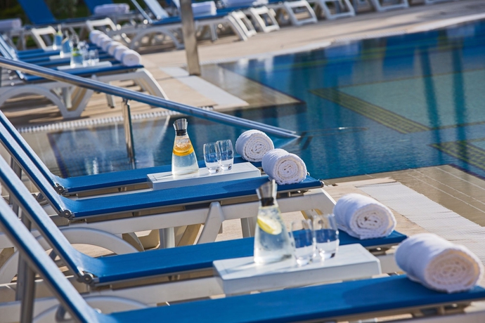 Imagen de la piscina del Hotel Renaissance Cairo Mirage City. Foto 16