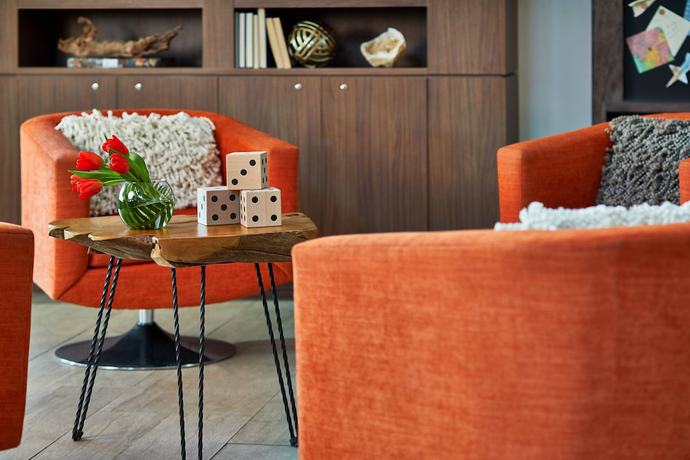 Imagen de los interiores del Hotel Renaissance Chicago Glenview Suites. Foto 17