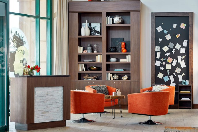 Imagen de los interiores del Hotel Renaissance Chicago Glenview Suites. Foto 19