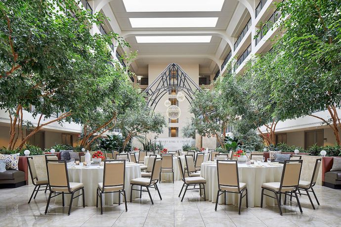 Imagen de los interiores del Hotel Renaissance Chicago Glenview Suites. Foto 20