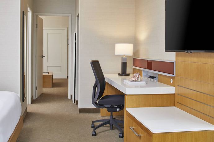 Imagen de la habitación del Hotel Renaissance Chicago Glenview Suites. Foto 8