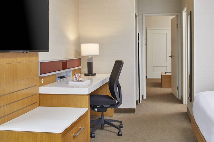 Imagen de la habitación del Hotel Renaissance Chicago Glenview Suites. Foto 11