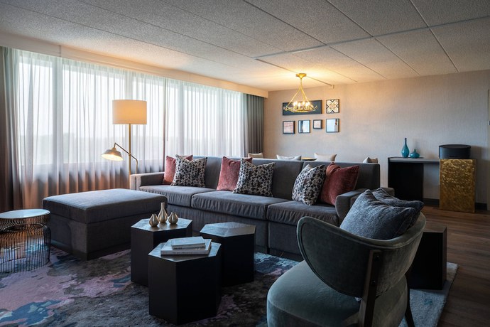 Imagen de la habitación del Hotel Renaissance Chicago North Shore Hotel. Foto 18