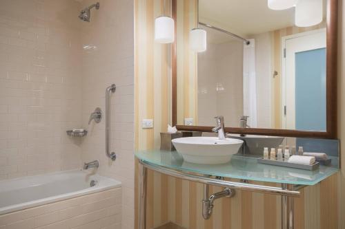 Imagen de la habitación del Hotel Renaissance Clubsport Aliso Viejo Laguna Beach Hot. Foto 18