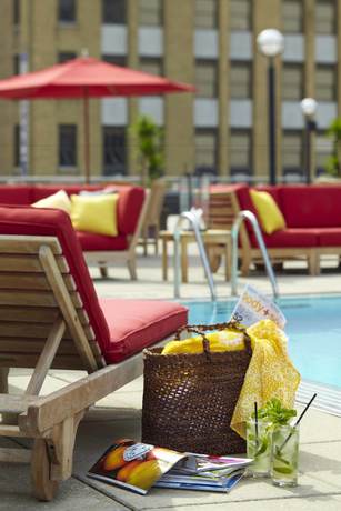 Imagen de la piscina del Hotel Renaissance Columbus Downtown. Foto 20