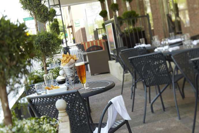 Imagen del bar/restaurante del Hotel Renaissance Columbus Downtown. Foto 2