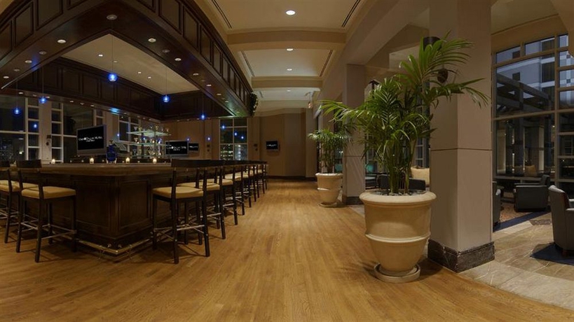 Imagen del bar/restaurante del Hotel Renaissance Dallas North. Foto 3