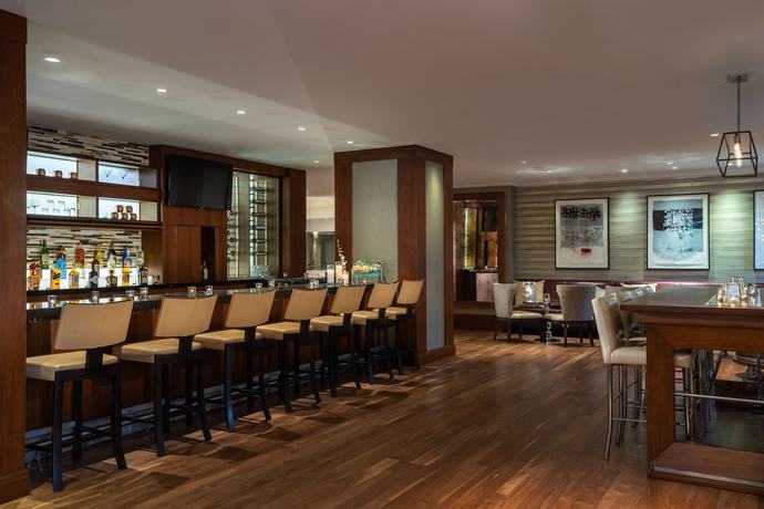 Imagen del bar/restaurante del Hotel Renaissance Des Moines Savery. Foto 6