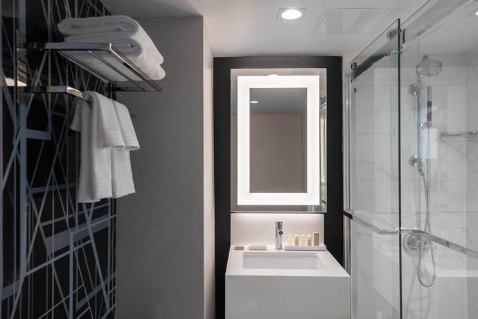 Imagen de la habitación del Hotel Renaissance Des Moines Savery. Foto 11