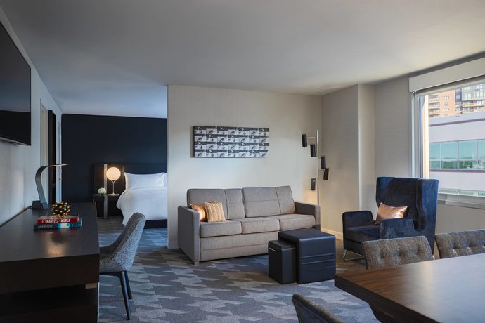 Imagen de la habitación del Hotel Renaissance Des Moines Savery. Foto 12