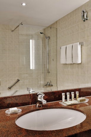 Imagen de la habitación del Hotel Renaissance Dusseldorf. Foto 4