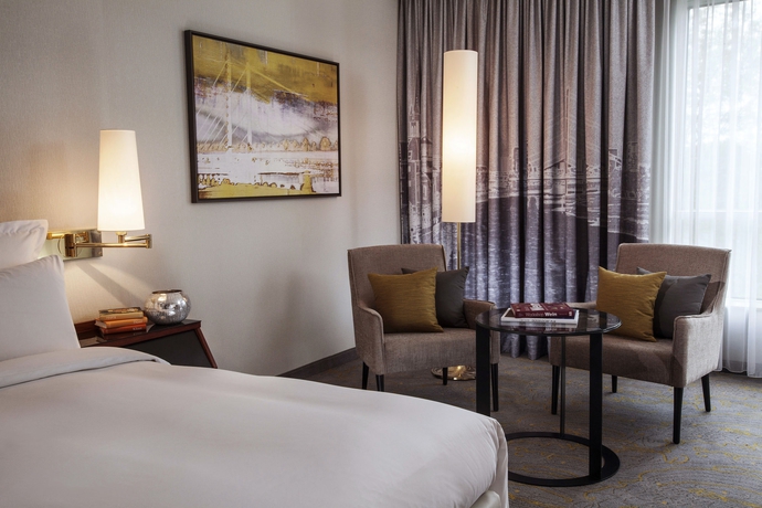 Imagen de la habitación del Hotel Renaissance Dusseldorf. Foto 5