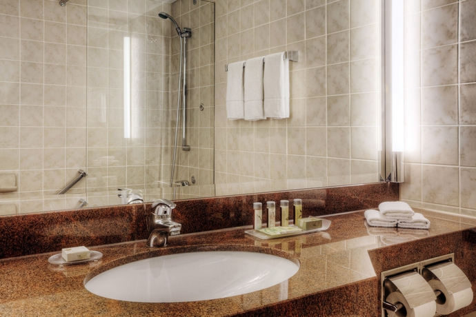 Imagen de la habitación del Hotel Renaissance Dusseldorf. Foto 6