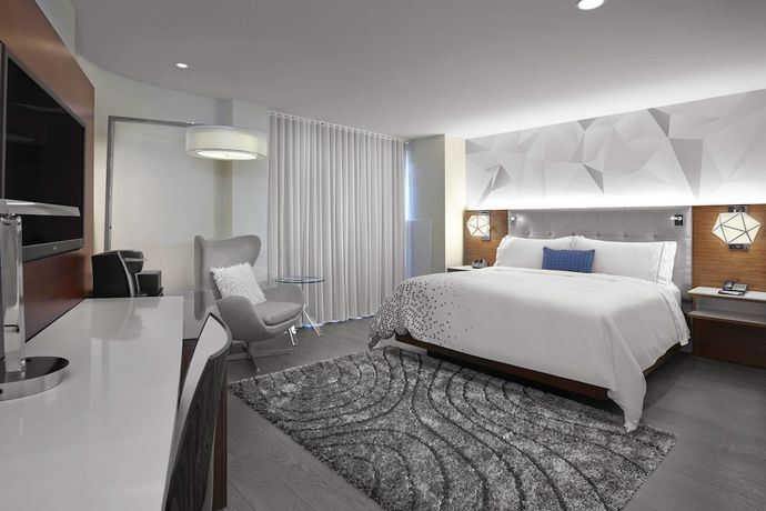 Imagen de la habitación del Hotel Renaissance Edmonton Airport. Foto 5