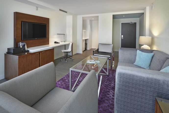 Imagen de la habitación del Hotel Renaissance Edmonton Airport. Foto 6
