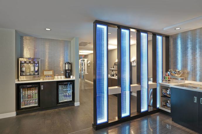 Imagen de la habitación del Hotel Renaissance Edmonton Airport. Foto 13