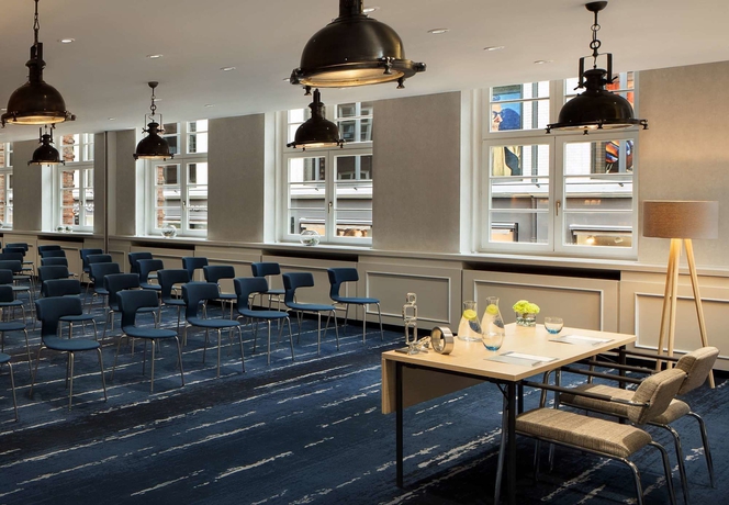 Imagen de los interiores del Hotel Renaissance Hamburg. Foto 14