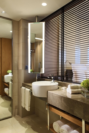 Imagen de la habitación del Hotel Renaissance Hong Kong Harbour View. Foto 12