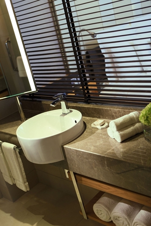 Imagen de la habitación del Hotel Renaissance Hong Kong Harbour View. Foto 13