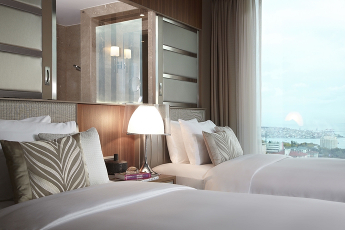 Imagen de la habitación del Hotel Renaissance Istanbul Polat Bosphorus. Foto 7