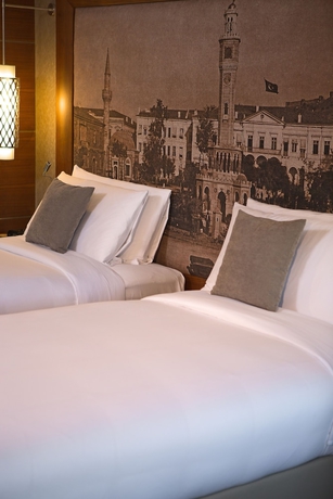 Imagen de la habitación del Hotel Renaissance Izmir. Foto 9