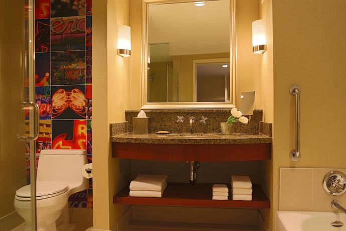 Imagen de la habitación del Hotel Renaissance Las Vegas. Foto 7