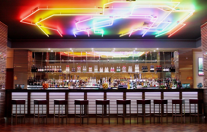 Imagen del bar/restaurante del Hotel Renaissance London Heathrow. Foto 2