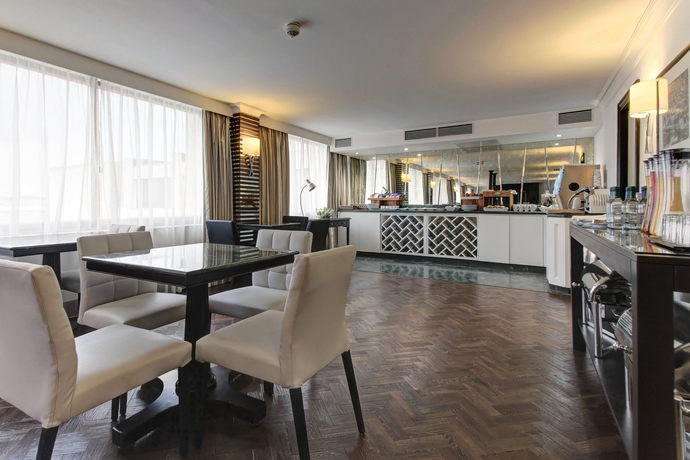 Imagen del bar/restaurante del Hotel Renaissance London Heathrow. Foto 3