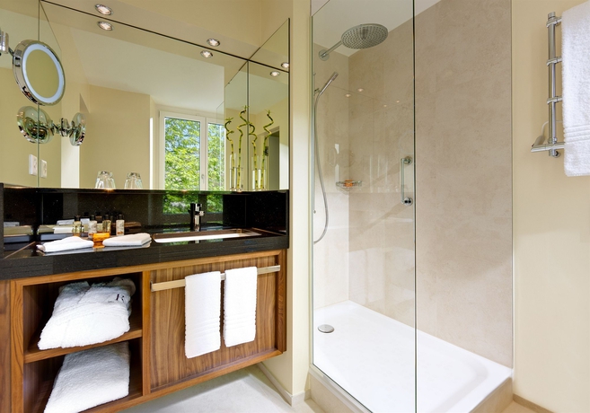 Imagen de la habitación del Hotel Renaissance Lucerne. Foto 2