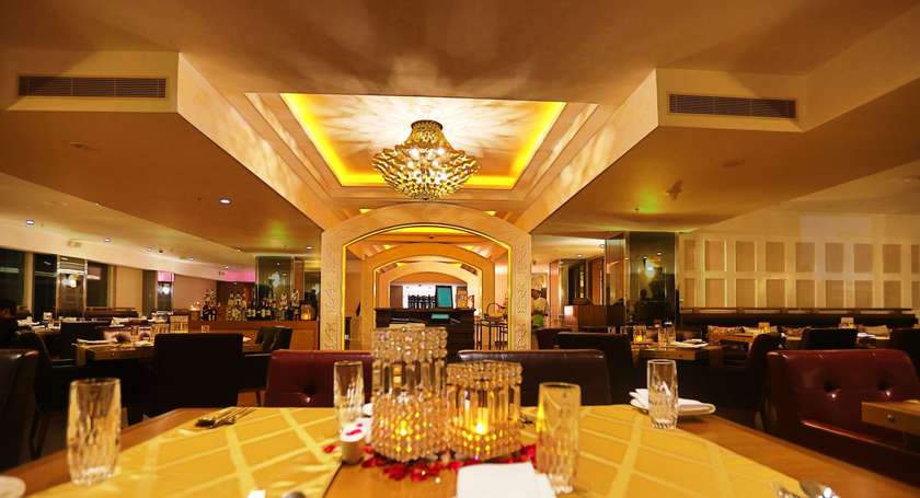 Imagen del bar/restaurante del Hotel Renaissance Lucknow. Foto 3