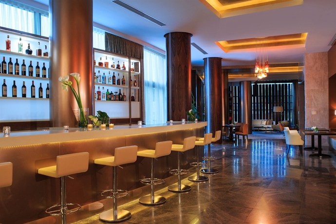 Imagen del bar/restaurante del Hotel Renaissance Minsk. Foto 5