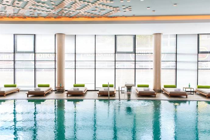 Imagen de la piscina del Hotel Renaissance Minsk. Foto 16