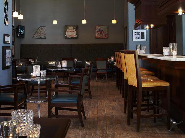 Imagen del bar/restaurante del Hotel Renaissance Montgomery and Spa At The Convention Center. Foto 3