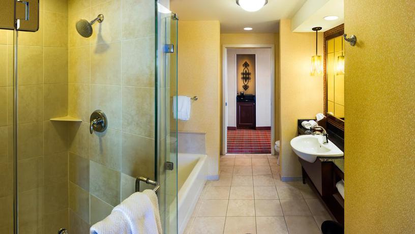 Imagen de la habitación del Hotel Renaissance Montgomery and Spa At The Convention Center. Foto 5