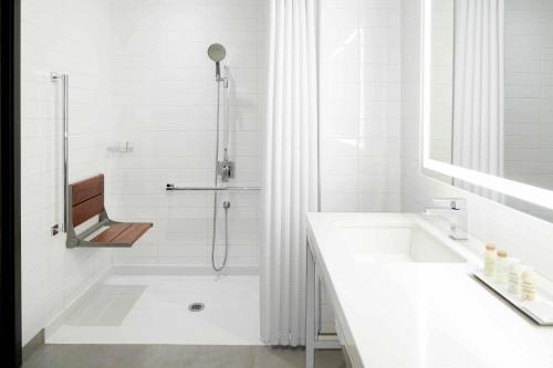 Imagen de la habitación del Hotel Renaissance Montreal Downtown. Foto 15