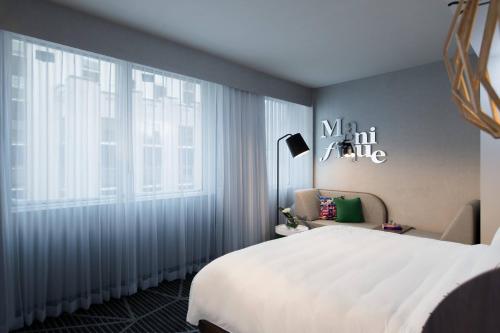 Imagen de la habitación del Hotel Renaissance Montreal Downtown. Foto 19