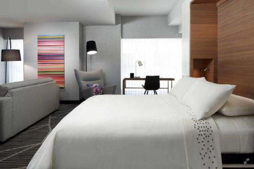 Imagen de la habitación del Hotel Renaissance Montreal Downtown. Foto 20