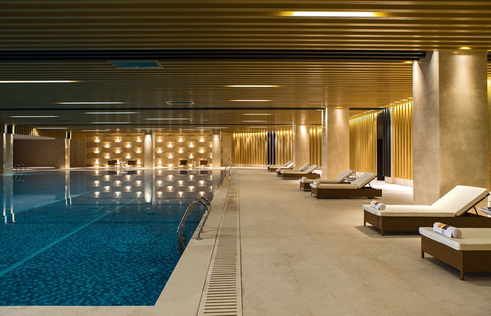 Imagen de la piscina del Hotel Renaissance Nanjing Olympic Centre. Foto 16