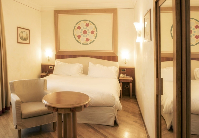 Imagen de la habitación del Hotel Renaissance Naples Mediterraneo. Foto 9