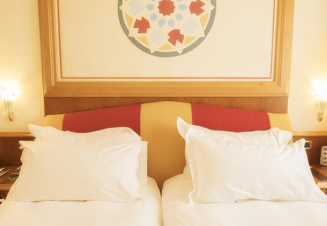 Imagen de la habitación del Hotel Renaissance Naples Mediterraneo. Foto 11