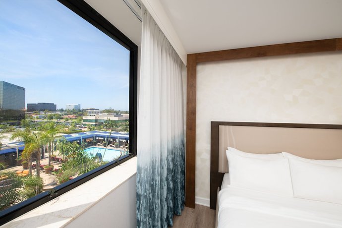 Imagen de la habitación del Hotel Renaissance Newport Beach. Foto 17