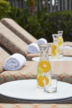 Imagen de la piscina del Hotel Renaissance Orlando Airport By Marriott. Foto 16